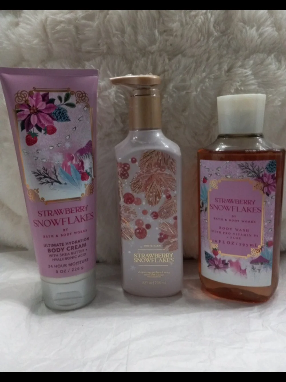 Bath & Body Works Strawberry Snowflakes Hydrating Body Cream